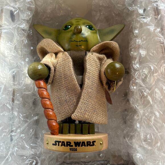 Yoda Steinback Nutcracker   -  Item S1890  -  New in box - Picture 4 of 7